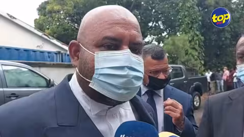 Hurreeram et Toussaint hués à Plaine Magnien : ‘daprès protocole sanitaire pa gagne droit fer reunion dans biro CAB’, martèle Me. Neelkanth Dulloo après les arrestations d’hier