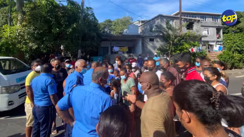 Pénurie d’eau à Bambous-Virieux : l’interpellation des manifestants se poursuit, ‘nou inn fer sa pou gagne delo’, lance Erica, une habitante