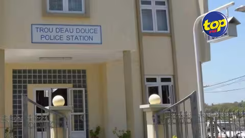 Enceinte de 8 mois : agressée par son compagnon, une jeune femme fait une chute de 4 mètres et se retrouve coincée entre des rochers