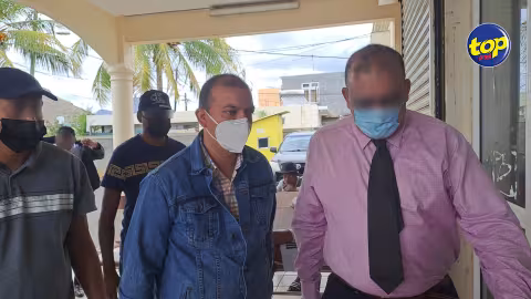 Arrêté par l’Icac pour pot-de-vin allégué de Rs 300 000 : le policier Rakesh Unmar, ex-membre de la Special Striking Team, reconduit en cellule policière… « Je suis victime de vengeance », a-t-il dit en cour