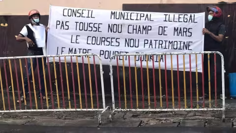 Il a tenu une manifestation symbolique ce vendredi au Champ de Mars : « Lekourse c’est ène patrimoine dan Moris », affirme Raouf Khodabaccus