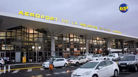 À l’aéroport Roland Garros, à l’île de la Réunion : Grogne des passagers l’annulation d’un vol d’Air Mauritius et que l’avion de remplacement soit tombé en panne