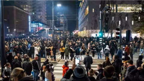 Manifestation anti-covid aux Pays-Bas : La police tire à balles réelles et blesse 2 personnes