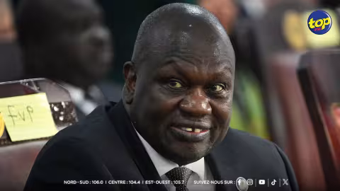 Crise politique au Soudan du Sud : le vice-président Riek Machar, inculpé pour meurtre, terrorisme, trahison et crimes contre l’humanité