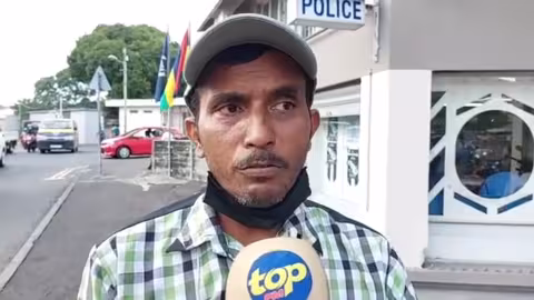Raouf Khodabacus arrêté alors qu’il placardait des affiches : « la police l’a insulté », dit Abedeen Seenath, qui affirme être témoin de la scène