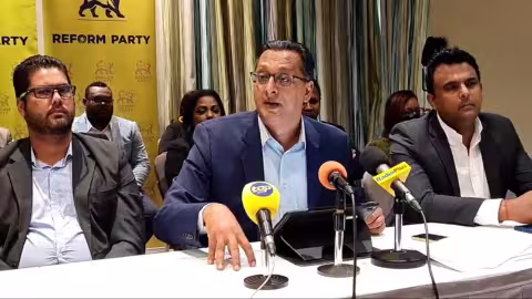 Economie : ‘Sa pays la ine fini crazer akoz sa gouvernement pas pou kapav baisse prix carburants’ soutient Roshi Bhadain…