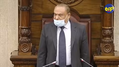 Décision du Speaker : Brandir des photos et des documents privés est dorénavant interdit au Parlement