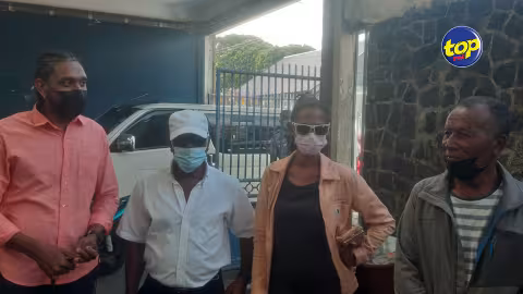 Arrestation  dans le cadre de la manifestation Tank Vide : Suzon Apollon 72 ans , et 3 autres personnes se sont acquittés de leur caution, la police est à la recherche de 2 autres citoyens
