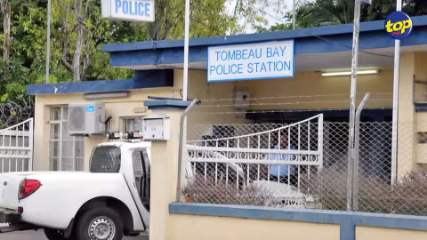 Pierres lancées en direction du bungalow des Jugnauth à Baie du Tombeau : 4 personnes arrêtées, dont un mineur