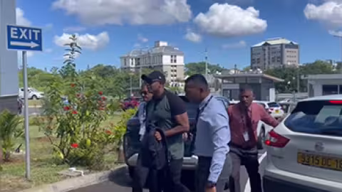 Vol de Rs 1,6 million chez Iqbal Ramchurn : le planteur identifie positivement le sergent Arnasala. 