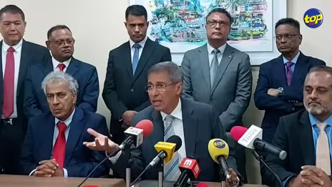 Scandale de pots-de-vin de Rs 3,5 millions : ’12 septam missier Gobin dan so loto Prado, li ale dan ranch en bonne compagnie pou fer ene party, en octob Eco Deer Park Association créé’, lance Xavier-Luc Duval
