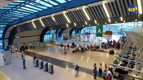 À l’aéroport : Un constable arrêté pour exportation illégale d’oiseaux