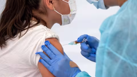 Covid-19 : un vaccin britannique montre une solide réponse immunitaire