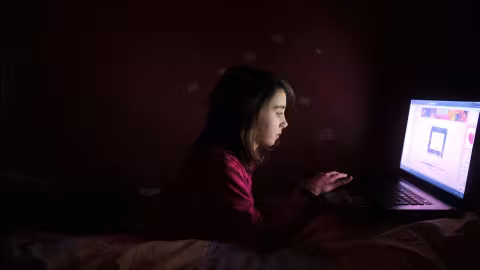 La lumière bleue, des effets néfaste sur les yeux comment s’en protéger