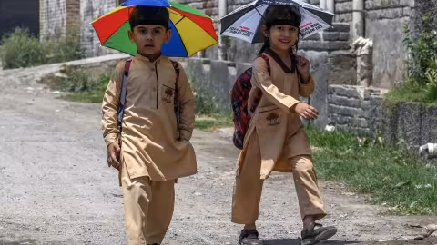 Pakistan : Plus de 56.000 écoles fermées pour contrôler une épidémie de conjonctivite