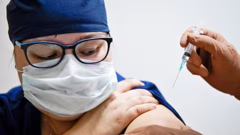 24 millions d’Américains vaccinés en priorité : le personnel de santé et des vieux