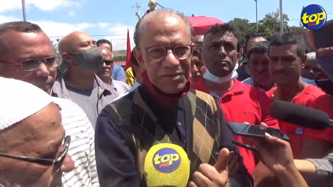 Au Gandhi Square : « C’est moi le responsable du regroupement de l’opposition », précise  le Dr. Navin Ramgoolam,  faisant référence au pourcentage des vote