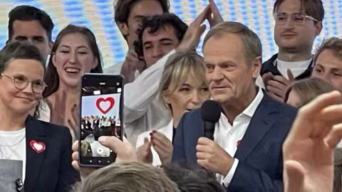 « La Pologne et la démocratie ont gagné »: l’opposition pro-européenne obtient la majorité des sièges