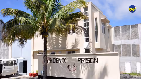 Dans une prison de Haute Sécurité : une caméra dans la cellule d’un prisonnier, endommagée