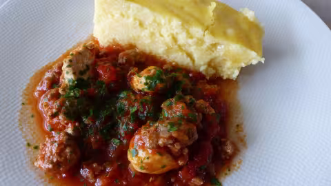 Recette Polenta à la sauce tomate et saucisses