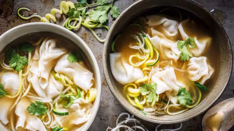 Recette : Soupe won-ton à la citronnelle et nouilles de légumes