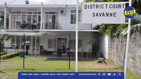 Tribunal de Savanne : une ressortissante hongroise condamnée à une amende de Rs 3 500 pour outrage à un lieu de culte