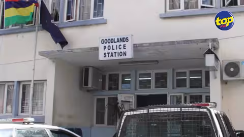 À Goodlands : des pèlerins interpellés pour non-respect des dimensions autorisées de leur kanwar mais continuent leur route 